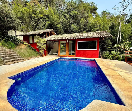 Refúgio exclusivo em Nogueira, Itaipava, no Condomínio Vale do Calembe